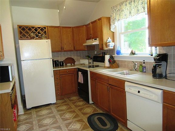 4th image of 476 Woodland Ave