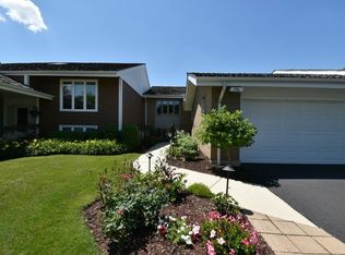 156 Briarwood N, Oak Brook, IL