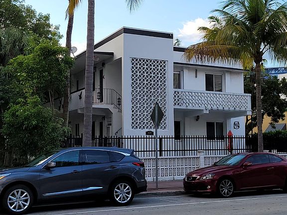 4th image of 428 Collins Ave