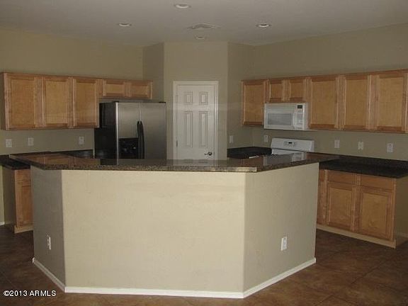 4th image of 14777 W ASHCROFT Avenue