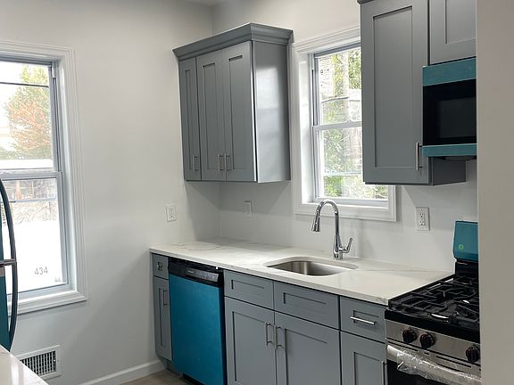 5th image of 43 Hadley Ave #Z