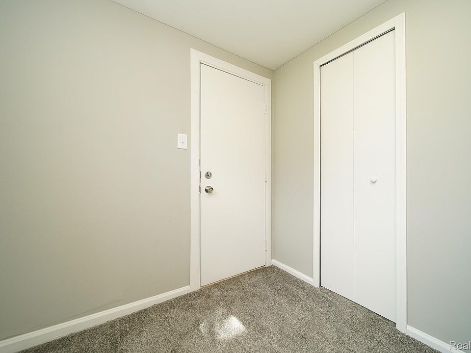 36807 Jefferson Ave, photo 28