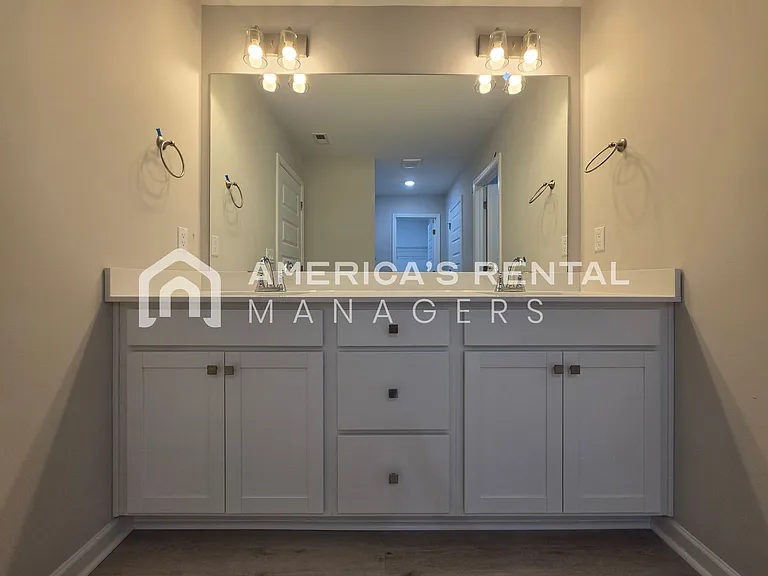 10303 Squires Way — Photo 41