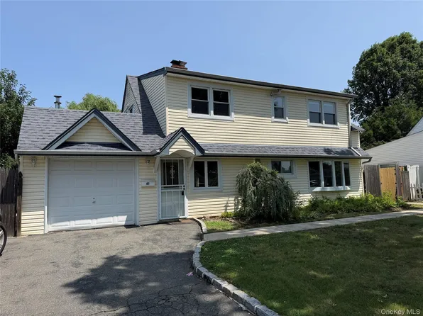61 Friendly Road, Hicksville, NY 11801
