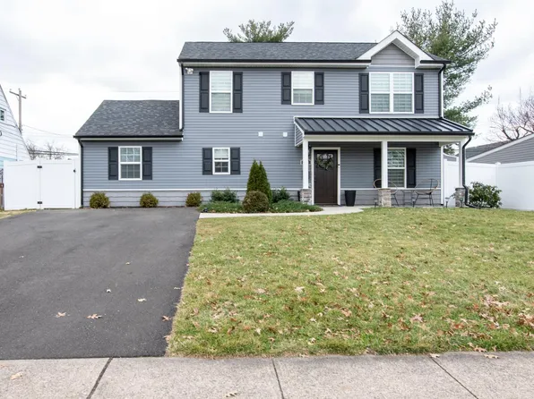 133 N Park Dr, Levittown, PA 19054