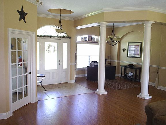 2nd image of 920 NW Savannah Cir