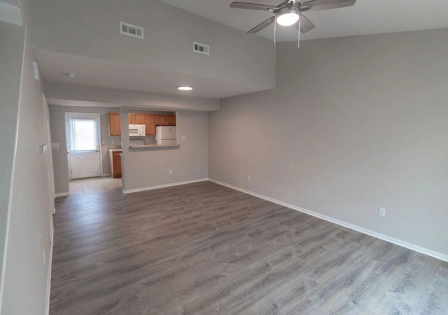 Large 4 bedroom Duplex — Photo 3