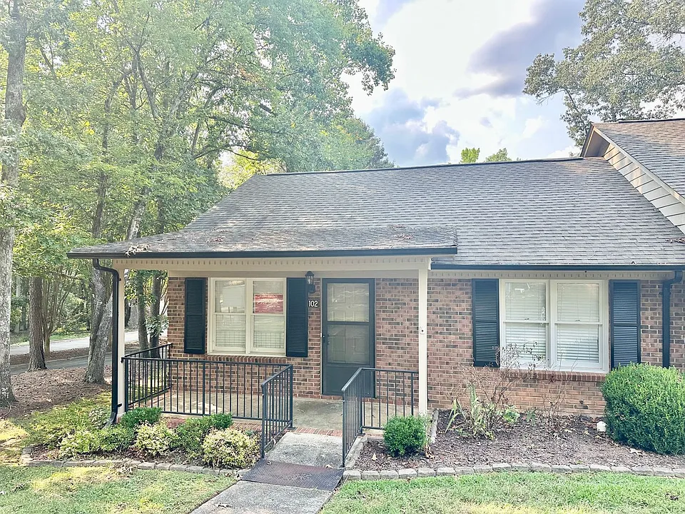 102 Ashleigh Ct