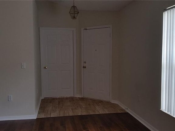 3rd image of 828 Rollins Dr