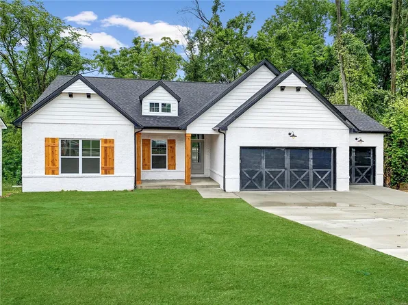 2359 Lakeshore Dr, Columbia, IL 62236