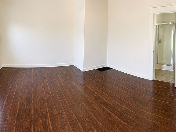 2nd image of 1200 Carmelita Ave Unit 5