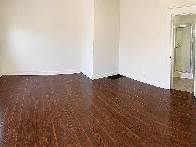 1200 Carmelita Ave — Photo 2