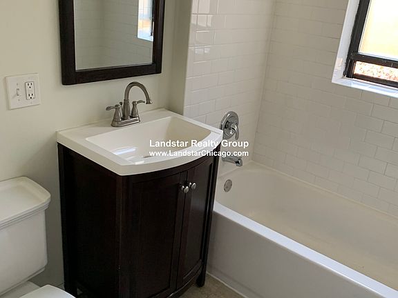 4th image of 4819 N Albany Ave #3