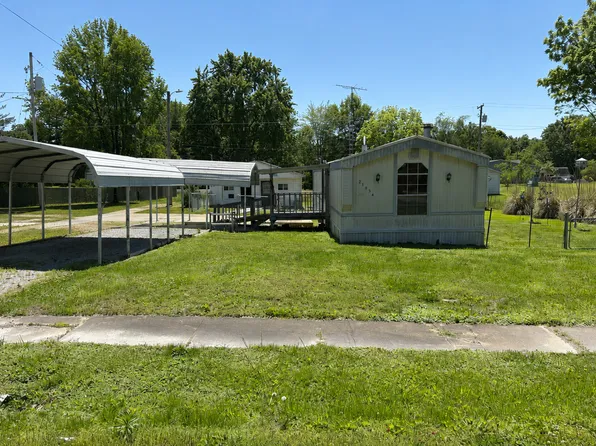 21654 Benton St, Thompsonville, IL 62890