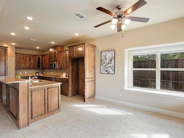 1087 Sahallee Dr — Photo 8