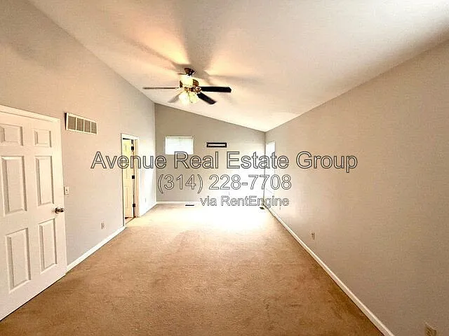 5776 Kingsbury Pl — Photo 6