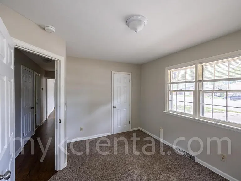 9108 W 95th St — Photo 11
