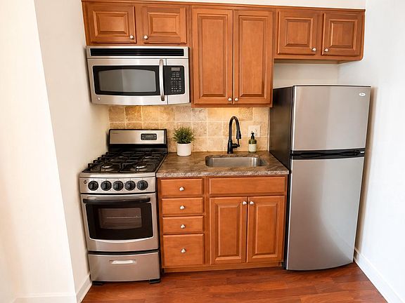 4th image of 604 S Washington Sq APT 118
