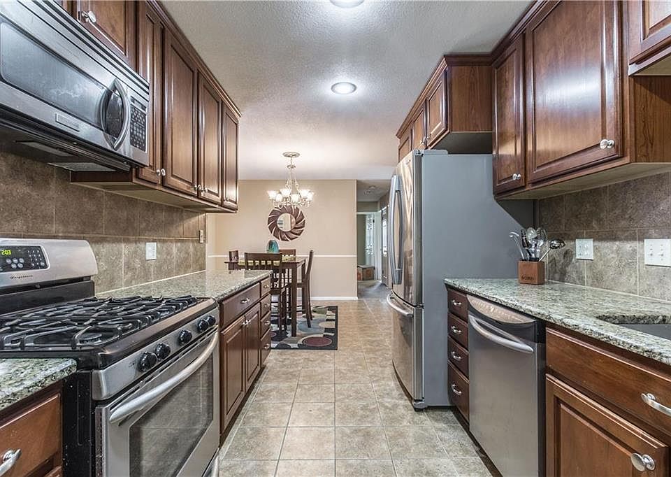 1st image of 5245 Spruce Ave