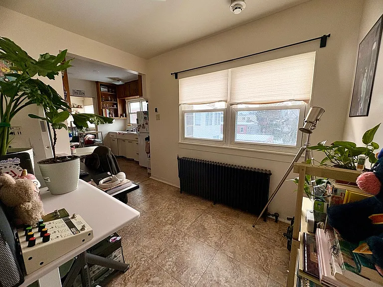 403 W James St — Photo 8