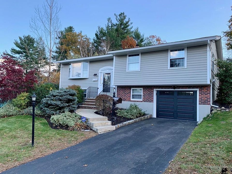 1st image of 11 Livingston Dr