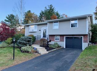11 Livingston Dr, Peabody, MA 01960
