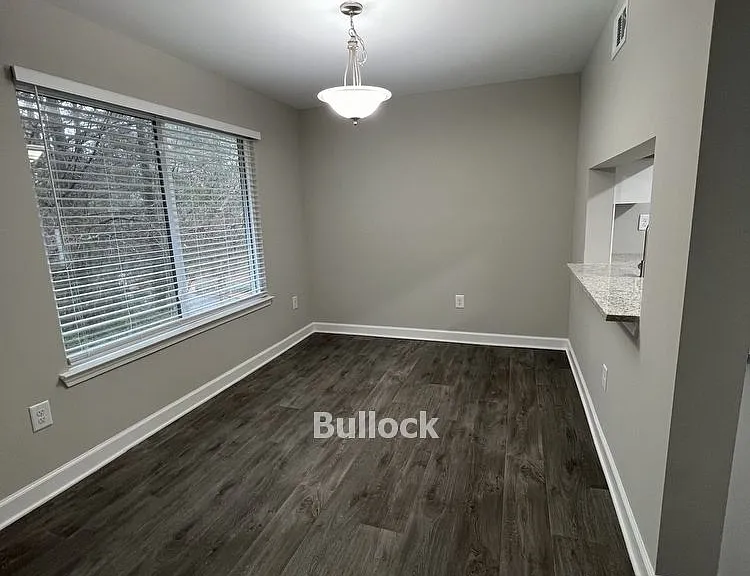 1035 Seasons Pkwy — Photo 6