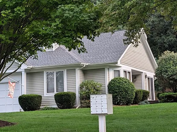 45 Running Brook Ln #106, Rochester, NY 14626