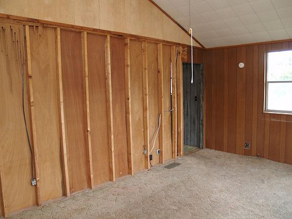 5th image of 12 Valleyview Dr