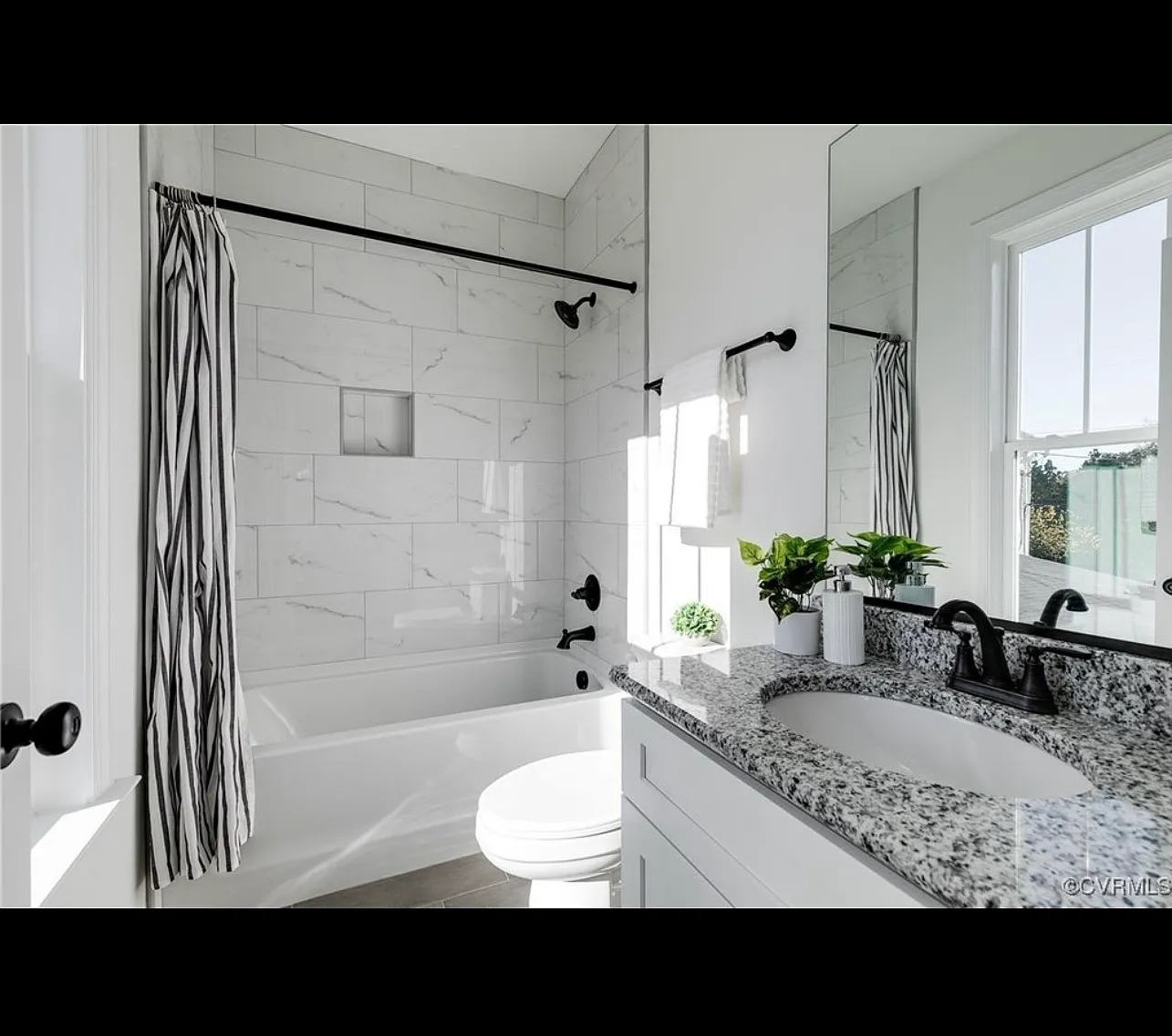 2 bed, 1280 sqft, $2,000 — Photo 2