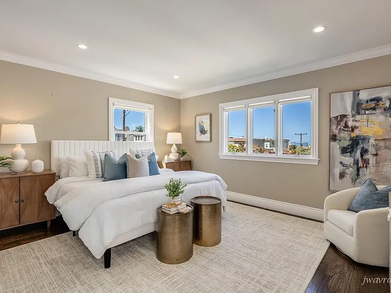 325 Moncada Way — Photo 34