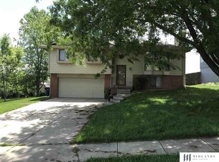 1707 Yorktown St, Bellevue, NE 68123