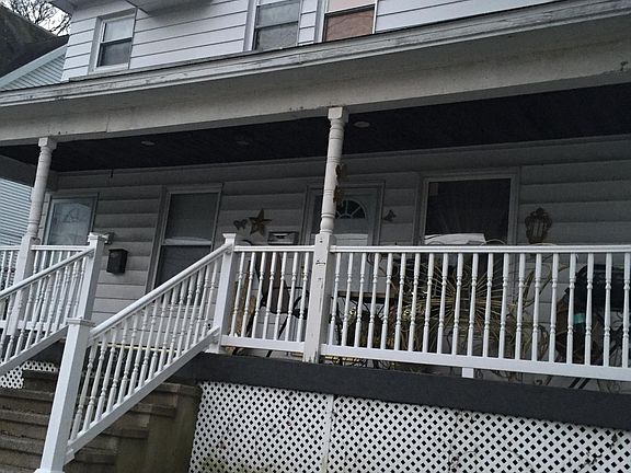 2nd image of 825 W Elm St