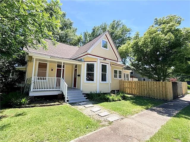 410 E Park Ave — Photo 1