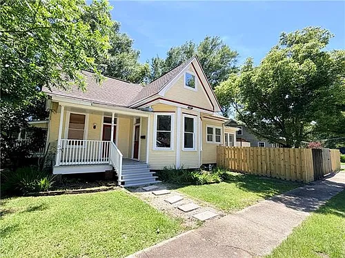 410 E Park Ave Photo 1
