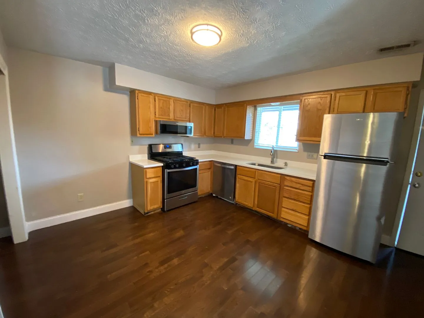 Chittenden Ave 76 MLR — Photo 2