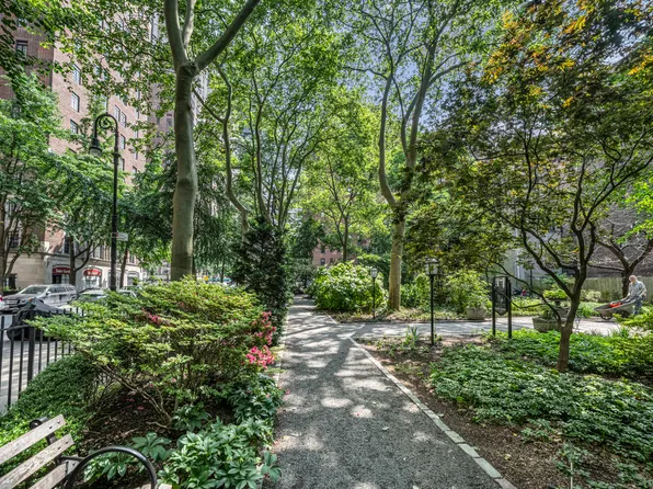 324 East 41st Street 904C image 12 of 12