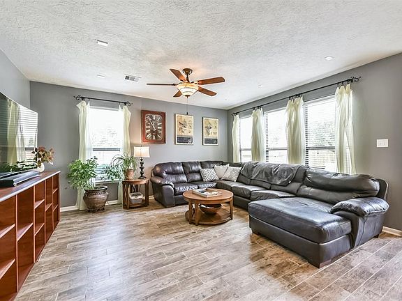 3rd image of 4309 Summer Ln