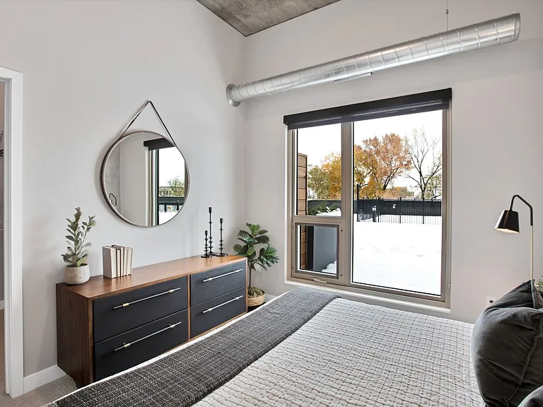 401 1st Ave NE — Photo 42