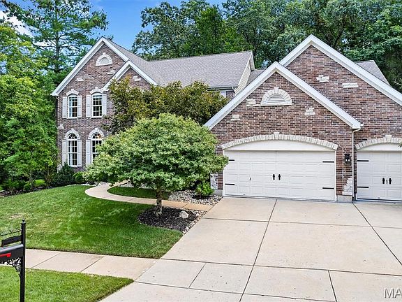 3rd image of 716 Arbor Chase Dr