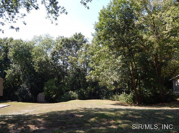 2nd image of 121 Howard Dr