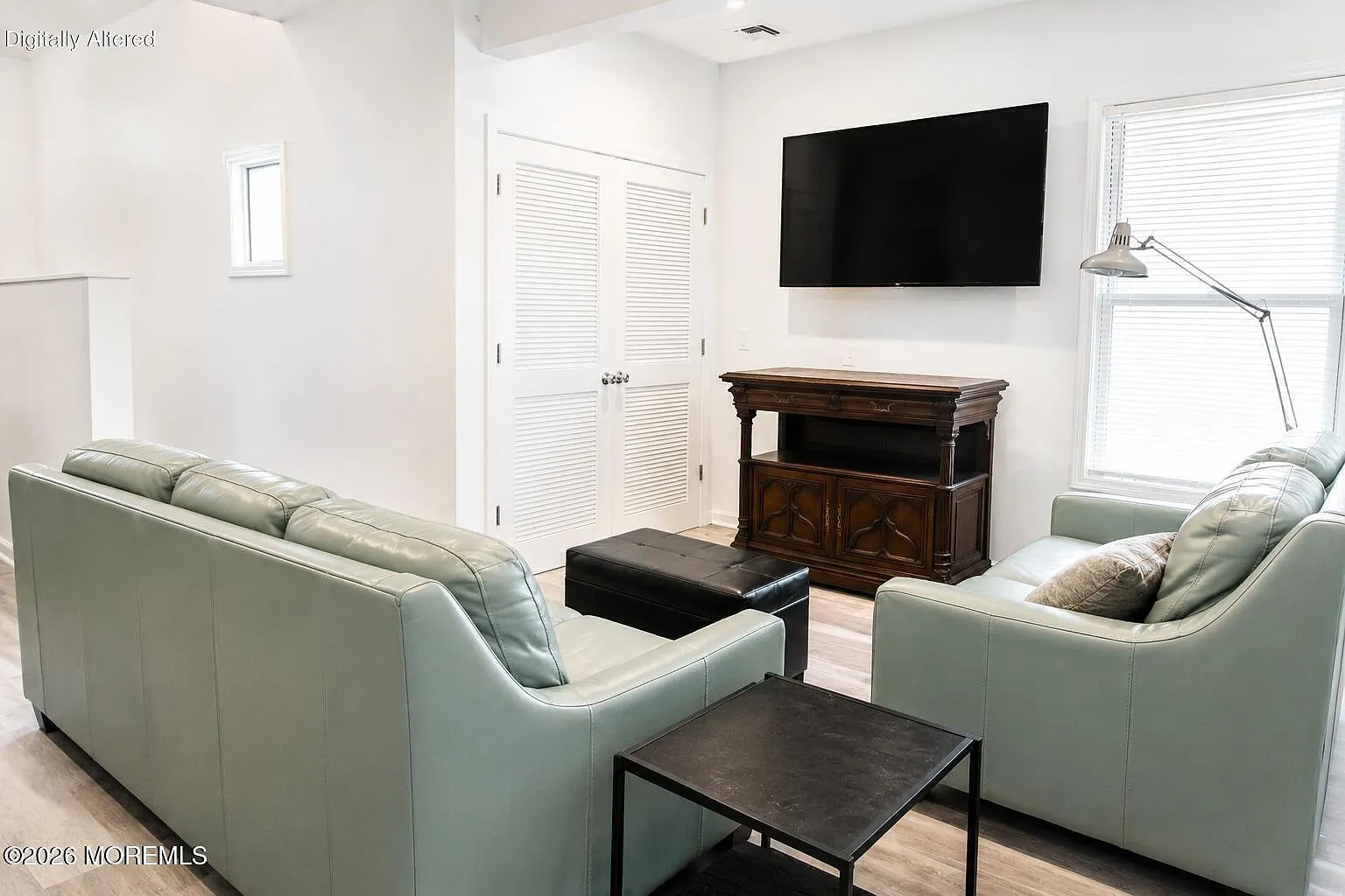 4 bed, 2734 sqft, $4,495 — Photo 2