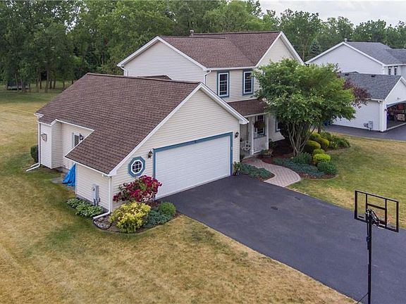 5th image of 54 Diana Dr
