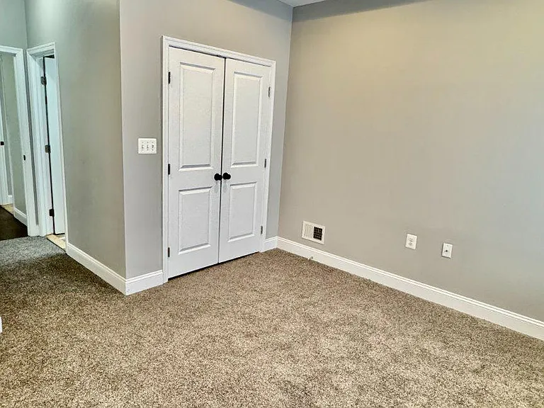 2705 E Biddle St — Photo 7