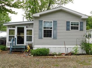 28 W Lawndale Rd, Mayville, NY 14757