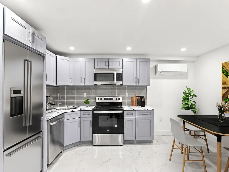 15 Cooper St #1B — Photo 7