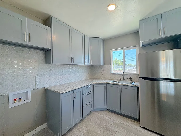 4918 Tetons Dr — Photo 10