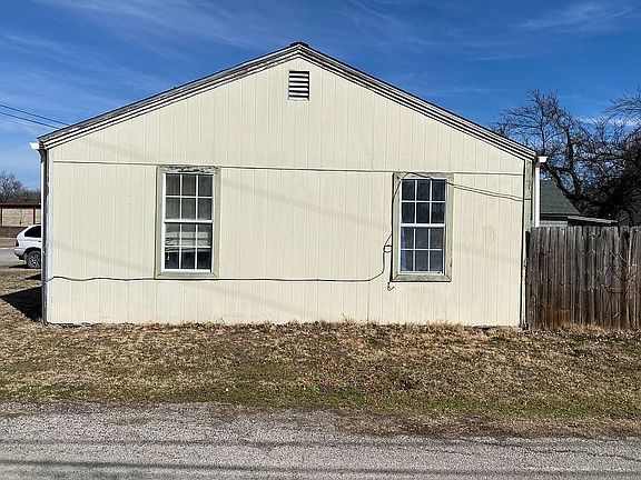 2nd image of 601 Lindsey St