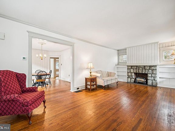 5th image of 303 Highland Ave