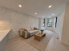 2 Worthington St